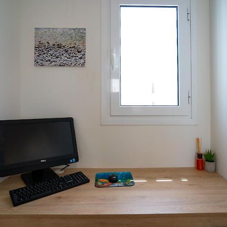 Maxblue 2 Apartment Piraeus Exterior photo